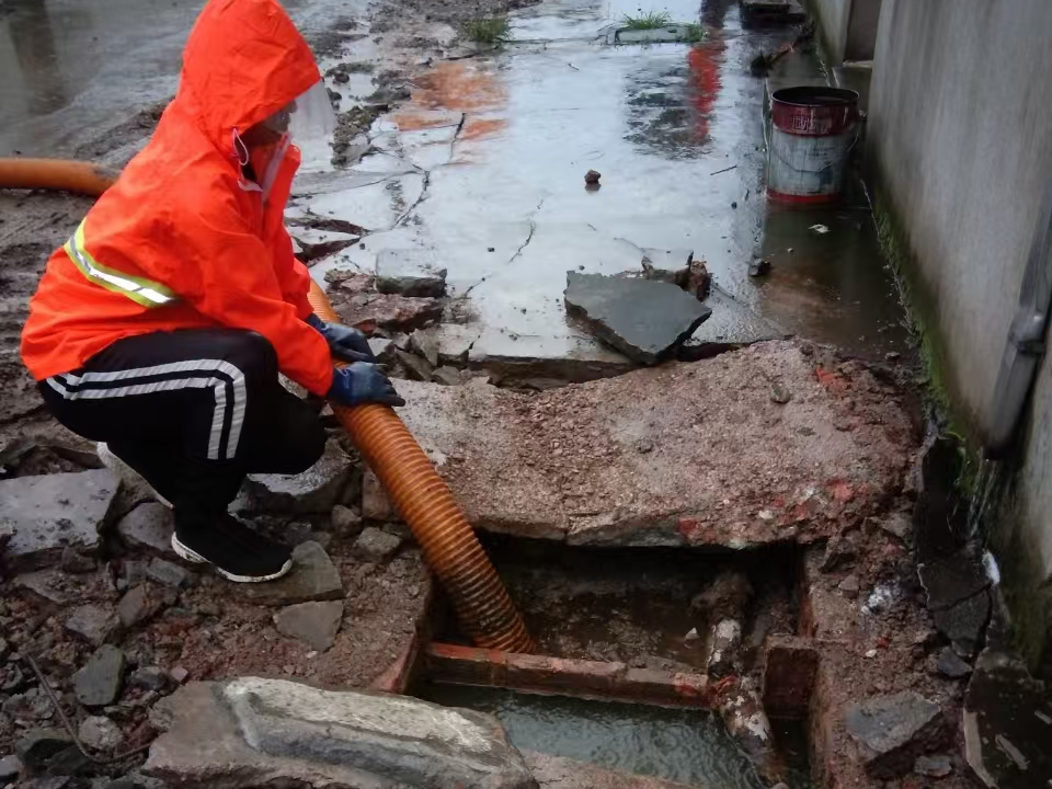 大涌镇专业清理污水池 炜誉市政以规范流程守护城市 “肠道”